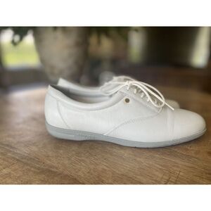 Easy Spirit Anti-Gravity~Women 7 B/2A~IQ MOTION White Leather Lace Up Shoes